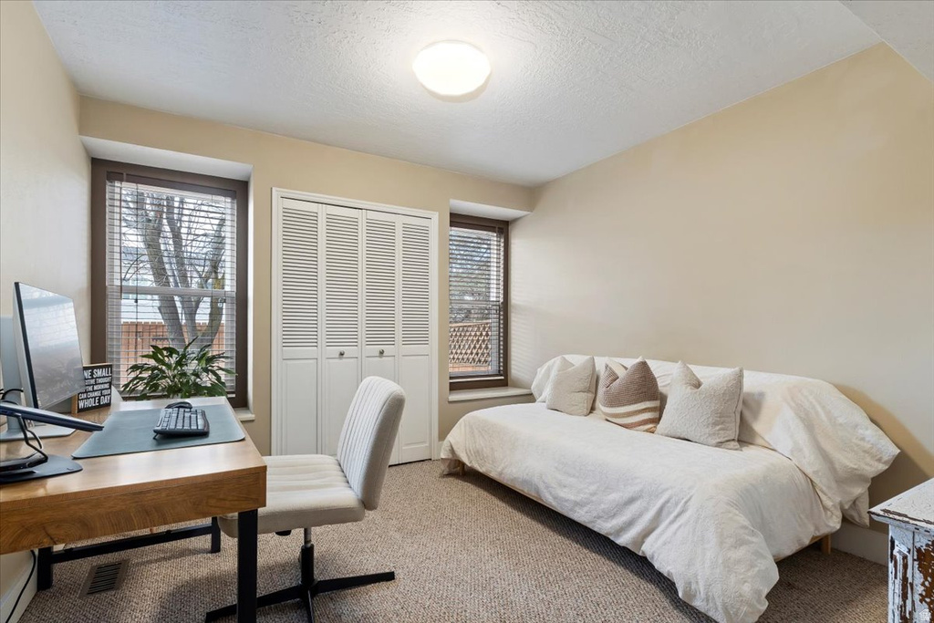 6924 S HILLSIDE VILLAGE CIR Salt Lake City, UT 84121