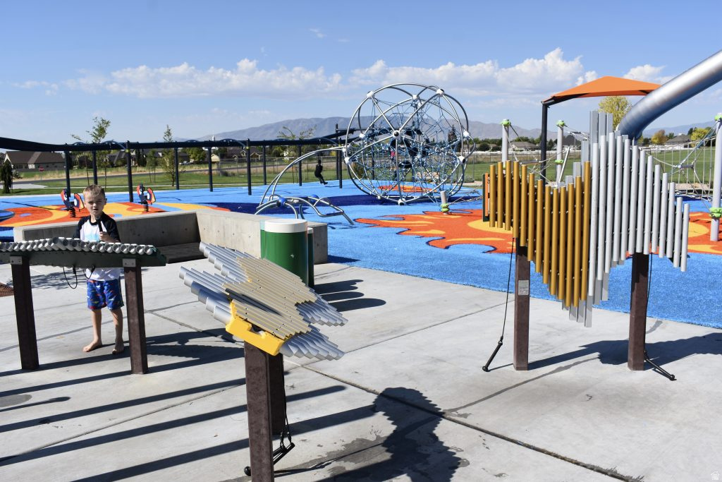 9752 N DORCHESTER DR Cedar Hills, UT 84062