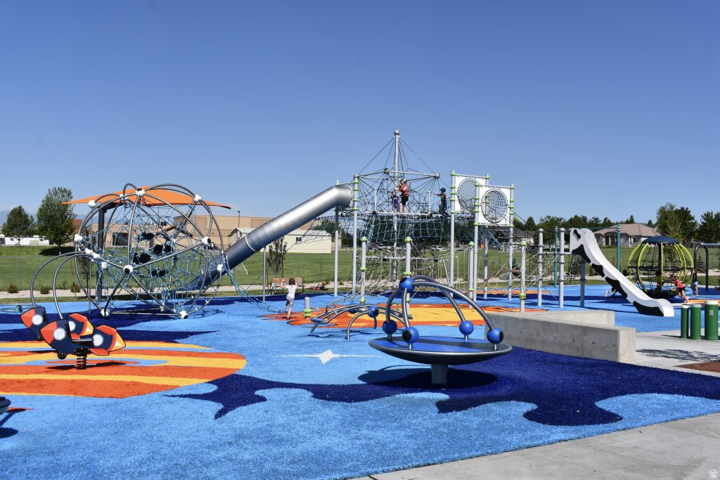 9752 N DORCHESTER DR Cedar Hills, UT 84062