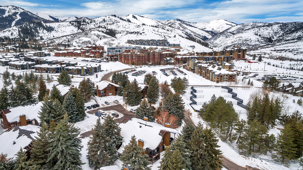 2025 CANYONS RESORT DR #B4 Park City, UT 84098