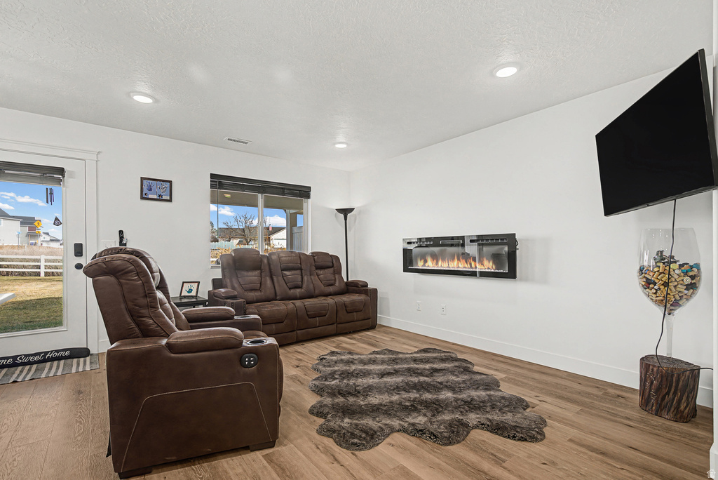 1694 W 2975 S #D Syracuse, UT 84075