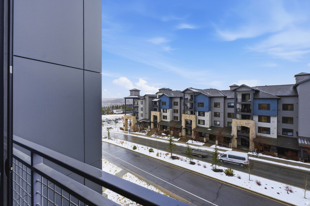 2670 W CANYONS RESORT DR #203 Snyderville, UT 84098