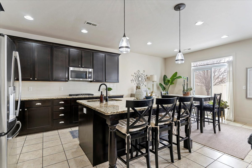 911 CALLIE CT North Salt Lake, UT 84054