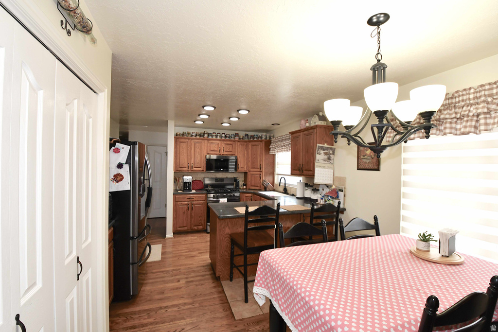 7841 PEACHWOOD DR South Weber, UT 84405