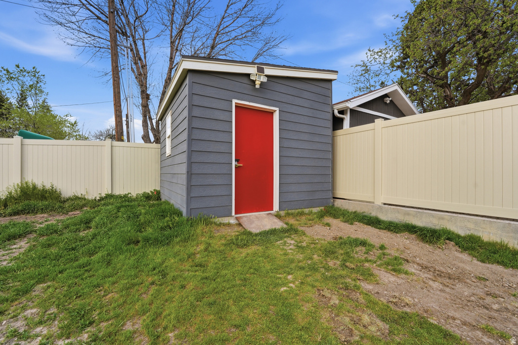 821 E SPRINGVIEW DR Salt Lake City, UT 84106