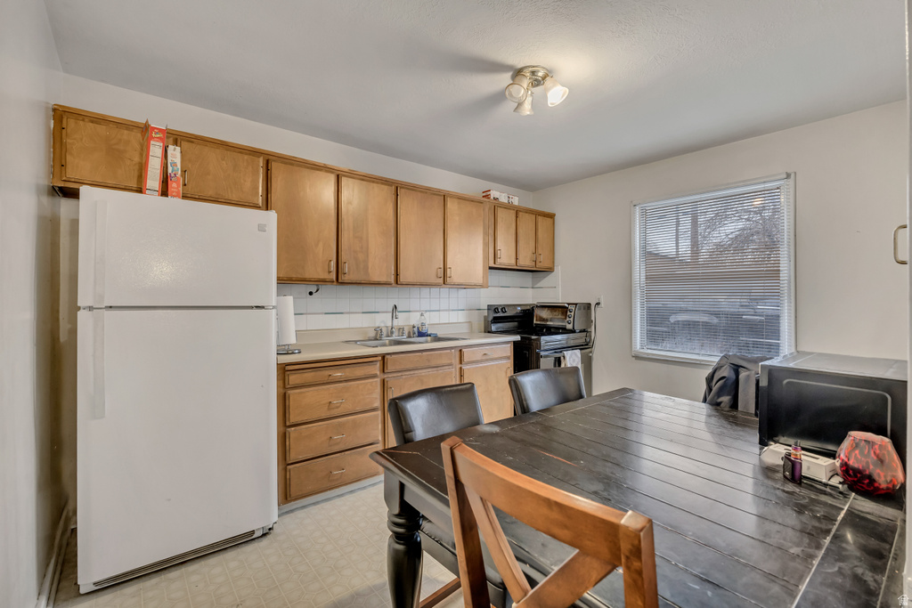 194 E 8530 S Sandy, UT 84070