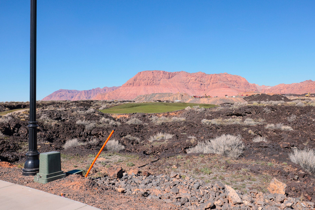 2452  SOUTH VILLAGE DR Santa Clara, UT 84765