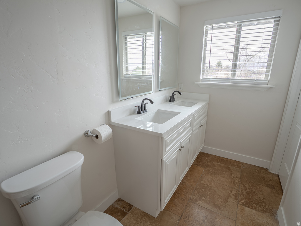 8492 S MESA DR Sandy, UT 84093