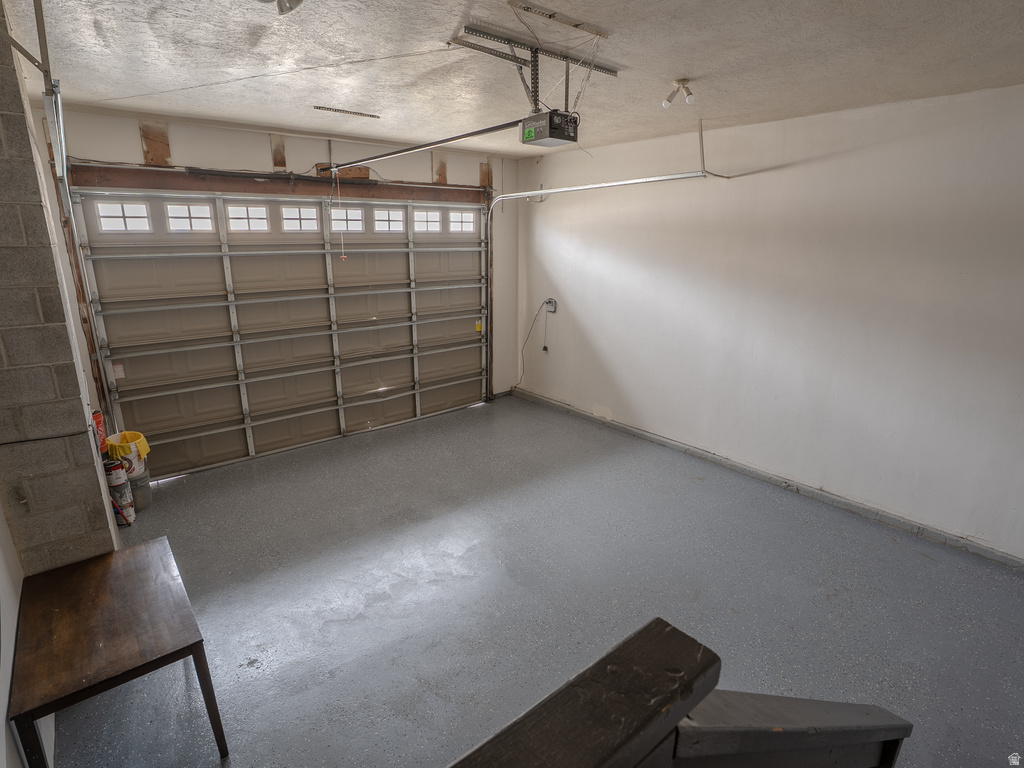 8492 S MESA DR Sandy, UT 84093