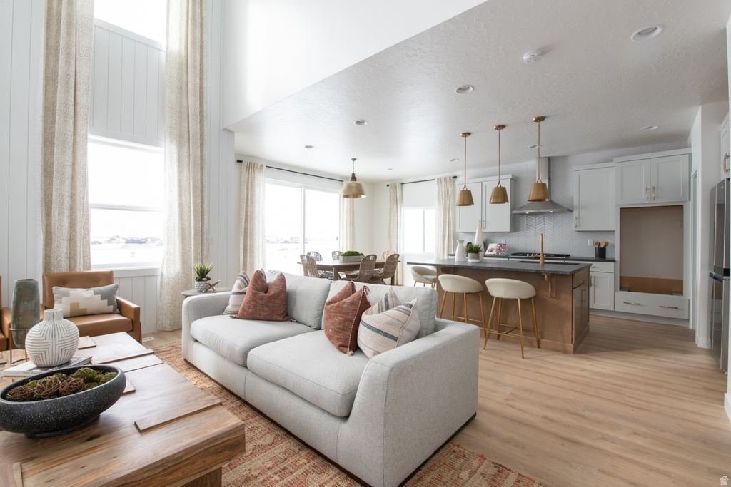 5199 S PARAMOUNT CV Riverdale, UT 84405