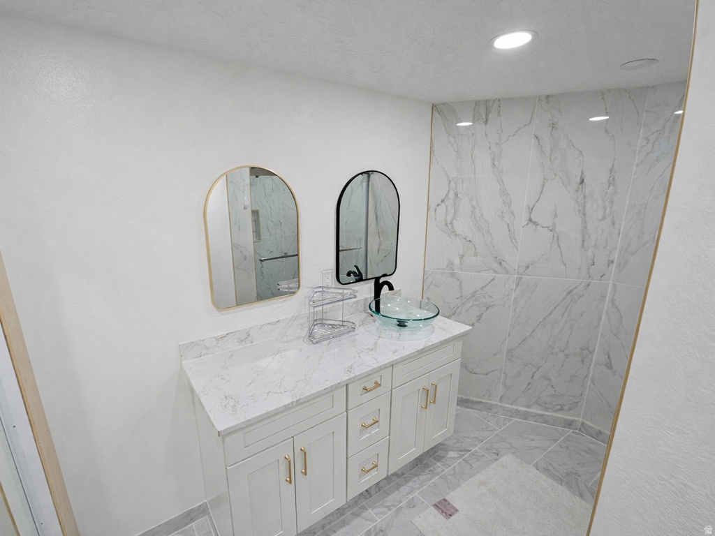 8464 S MEADOWLARK LN West Jordan, UT 84088