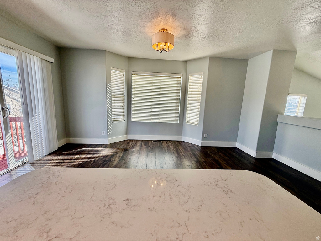 6724 W HUNTER WOOD CIR West Valley City, UT 84128