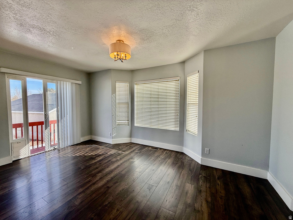 6724 W HUNTER WOOD CIR West Valley City, UT 84128