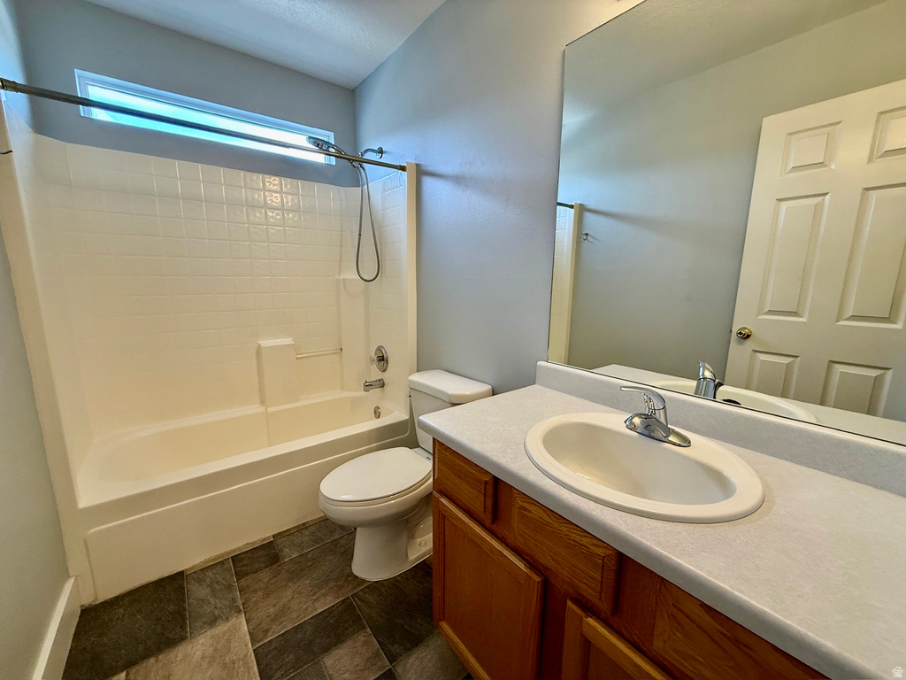 6724 W HUNTER WOOD CIR West Valley City, UT 84128