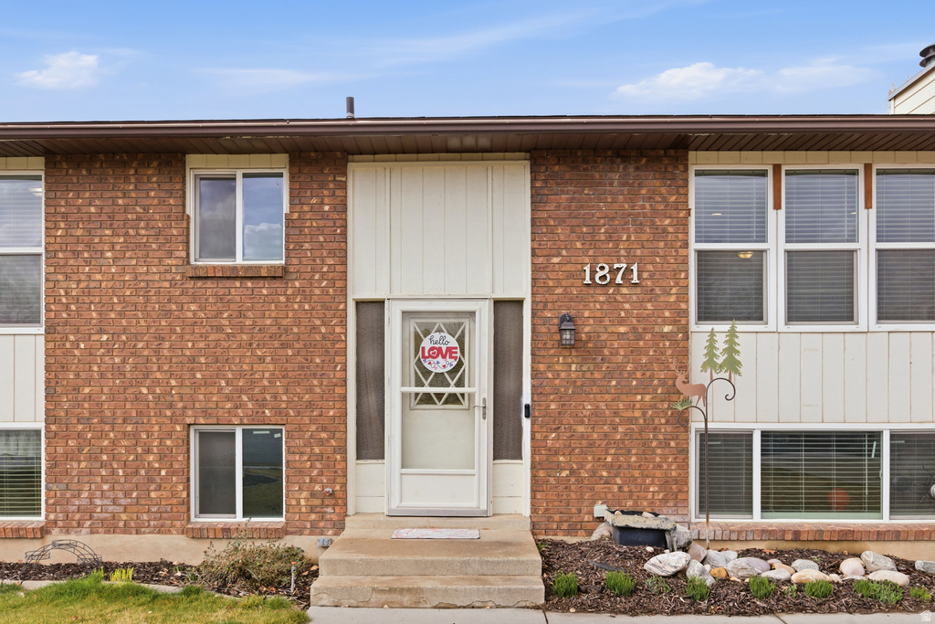 1871 N 1225 W Clinton, UT 84015