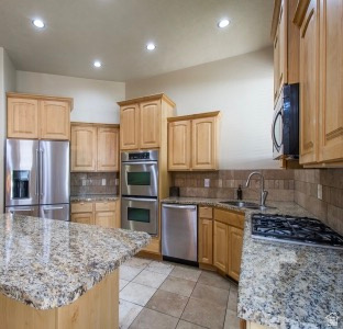 11521 S BLACK FOREST DR #8 Sandy, UT 84094