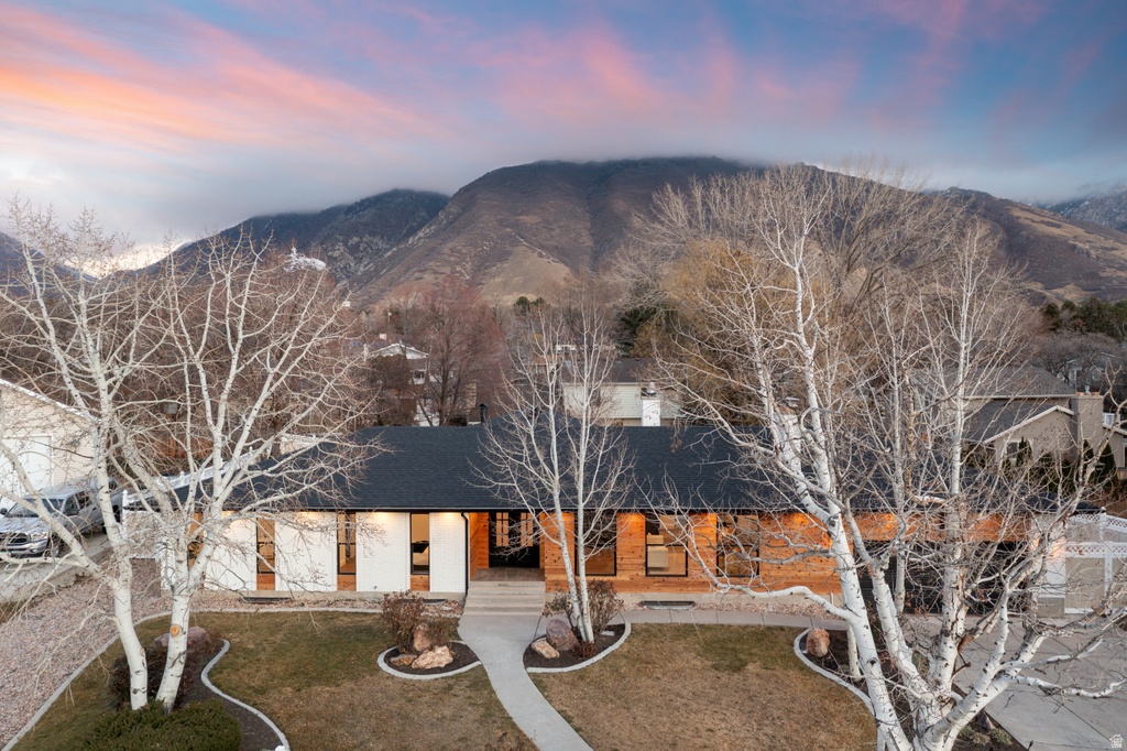 7647 S TWIN LAKES CIR Cottonwood Heights, UT 84121