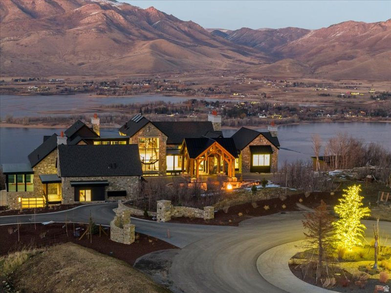 5734 E LEWIS POINT CIR Huntsville, UT 84317