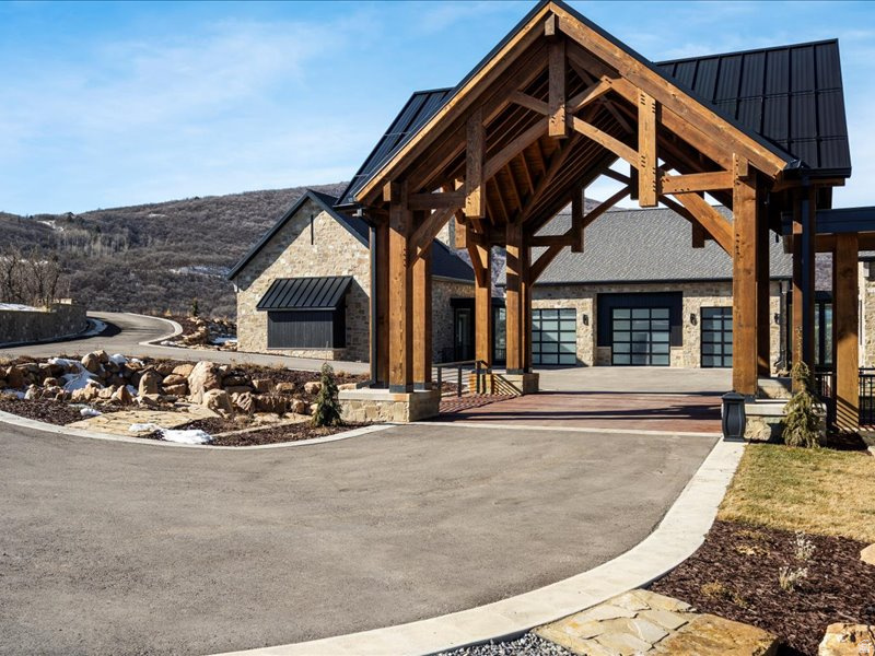 5734 E LEWIS POINT CIR Huntsville, UT 84317