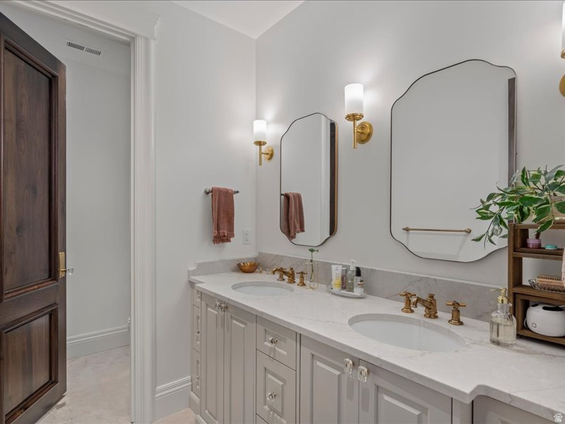 5734 E LEWIS POINT CIR Huntsville, UT 84317