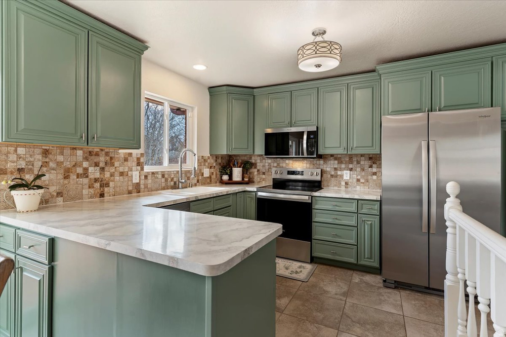 1476 E KAYSCREEK DR Layton, UT 84040