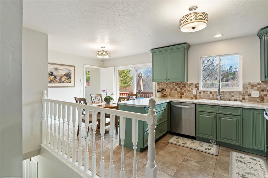 1476 E KAYSCREEK DR Layton, UT 84040