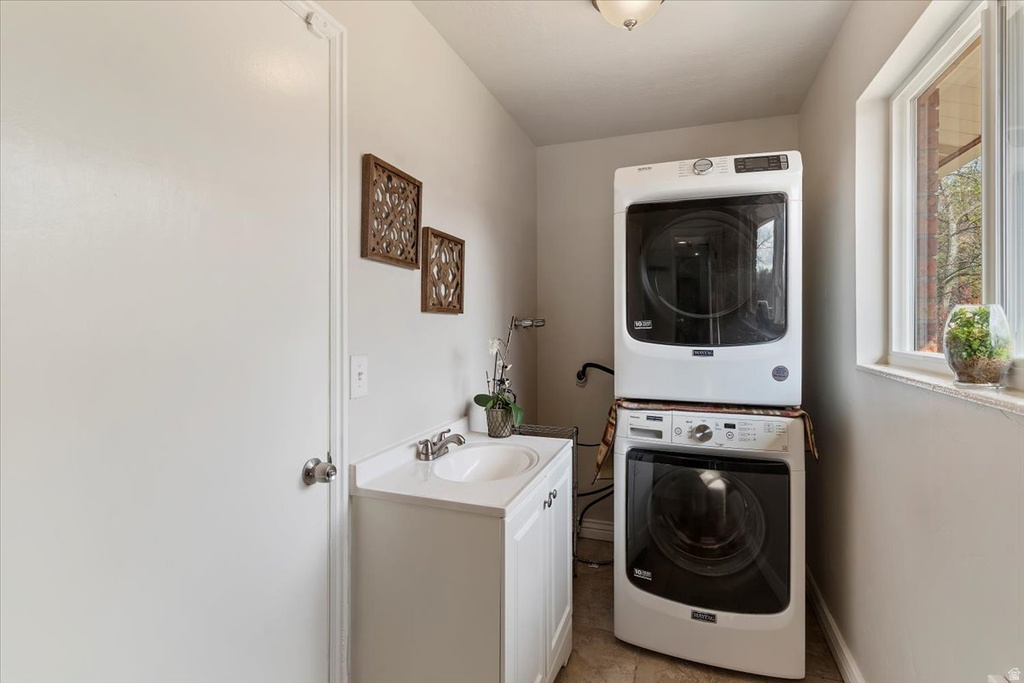 1476 E KAYSCREEK DR Layton, UT 84040