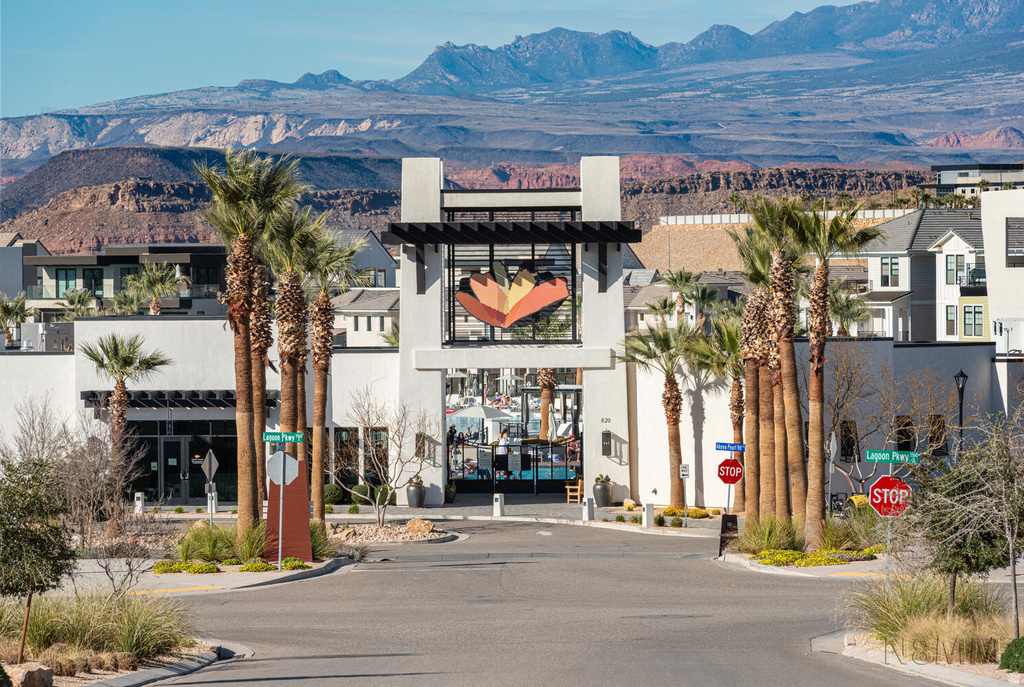 5651 S GARNET DR St George, UT 84790