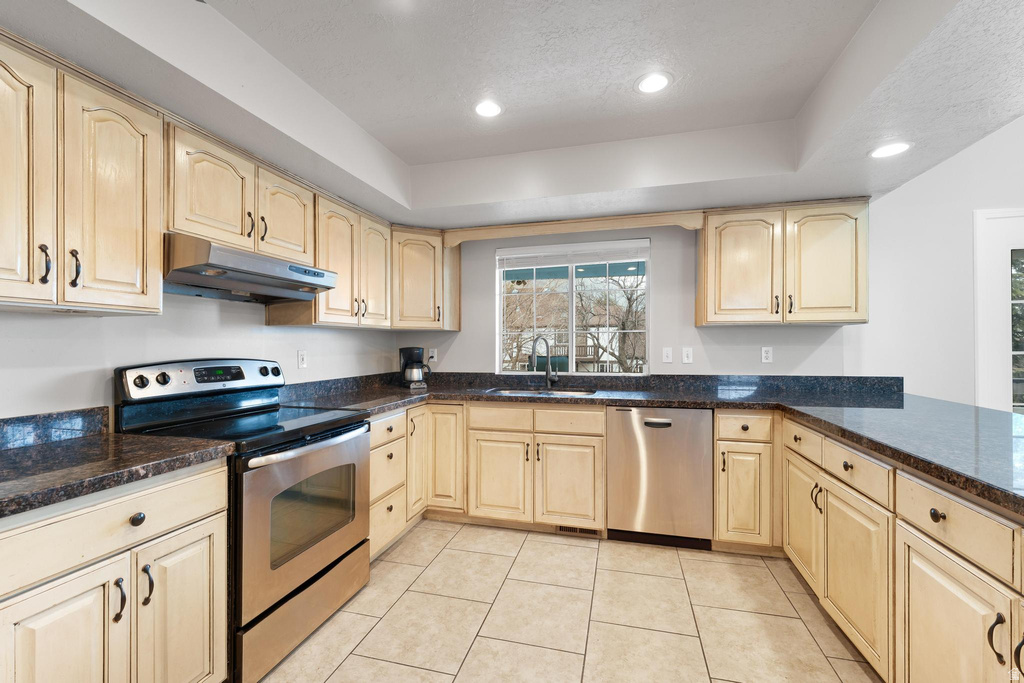 2232 E LONE EAGLE LN Sandy, UT 84092