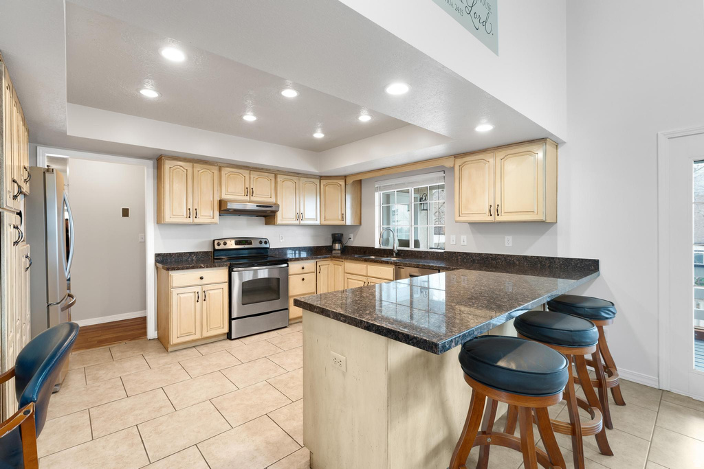 2232 E LONE EAGLE LN Sandy, UT 84092