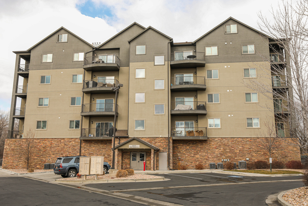 1225 E WOLF HOLLOW LN #101 Holladay, UT 84117