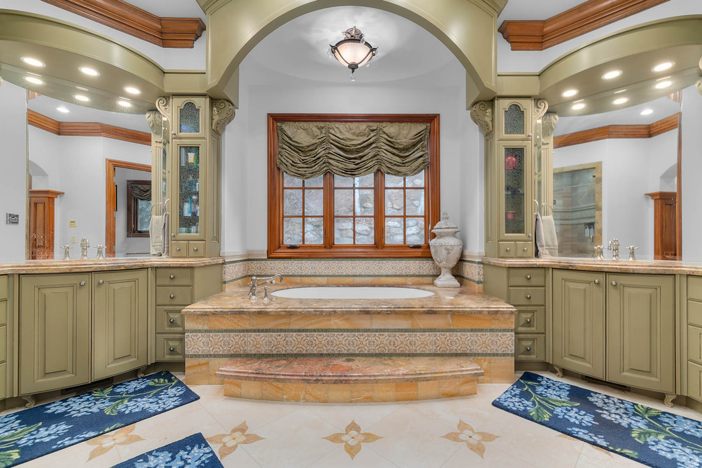 4601 N FOOTHILL DR Provo, UT 84604