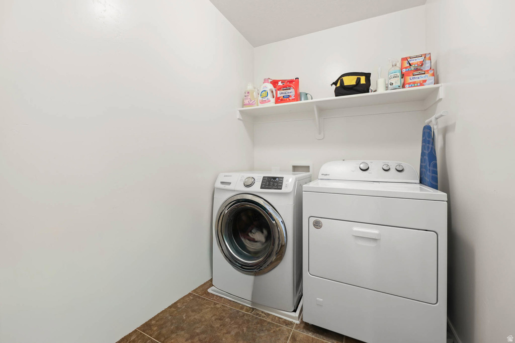 412 FLAGSTONE DR Santaquin, UT 84655