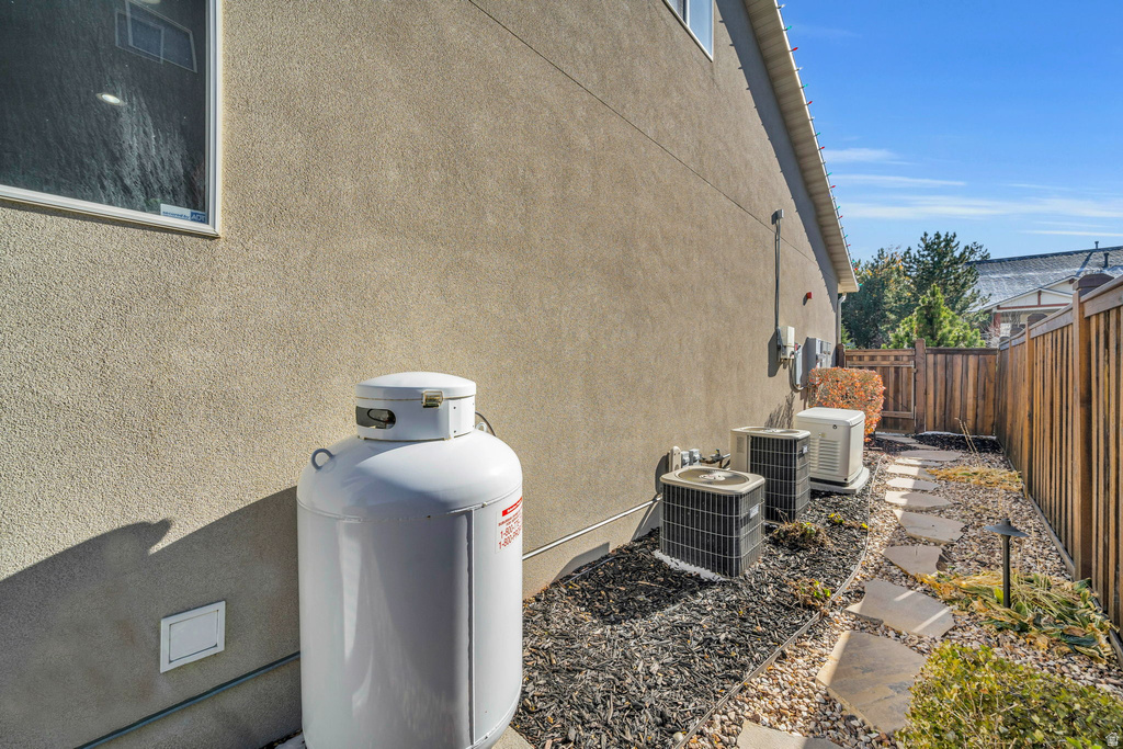 1917 E ASPEN LEAF PL Draper, UT 84020