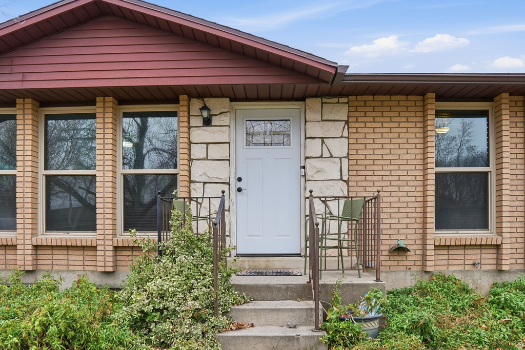 5758 S BENNION DR Taylorsville, UT 84129