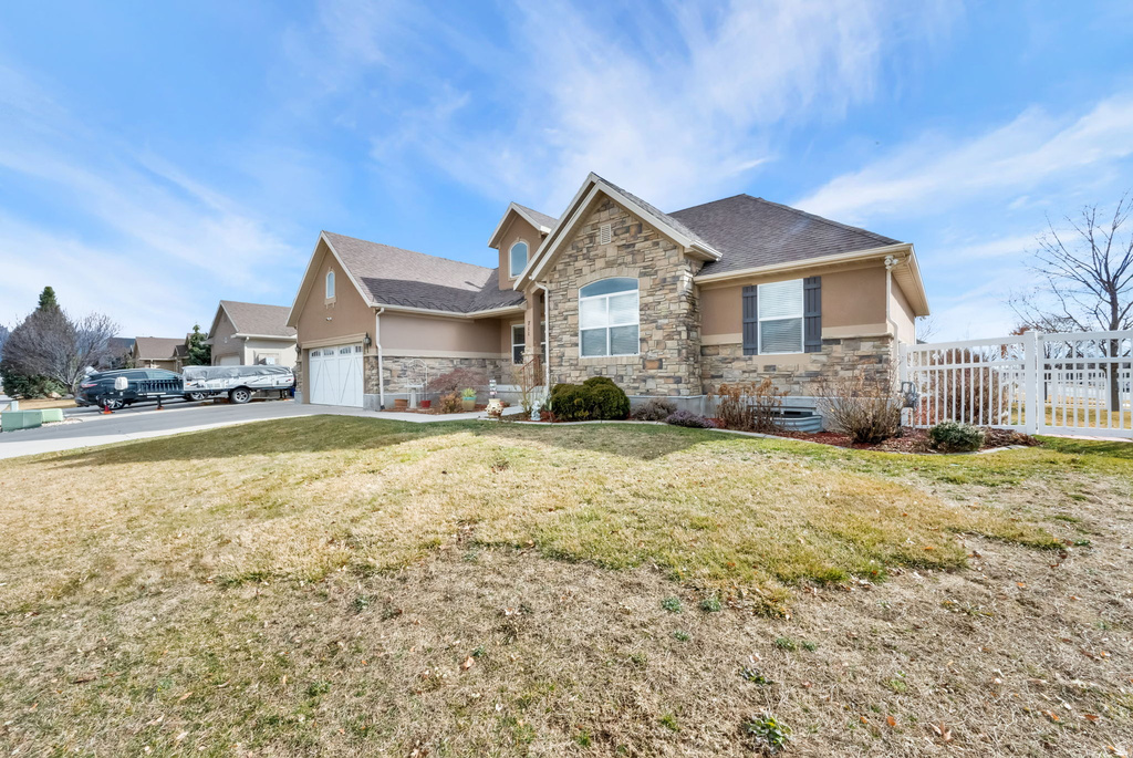 711 W 2010 S Syracuse, UT 84075