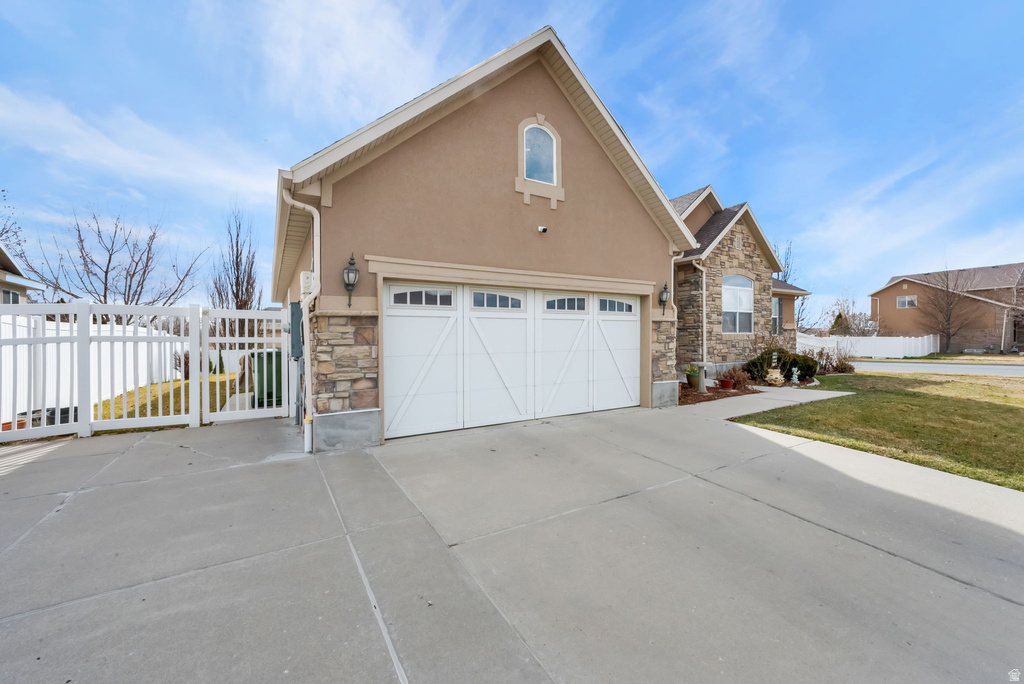 711 W 2010 S Syracuse, UT 84075