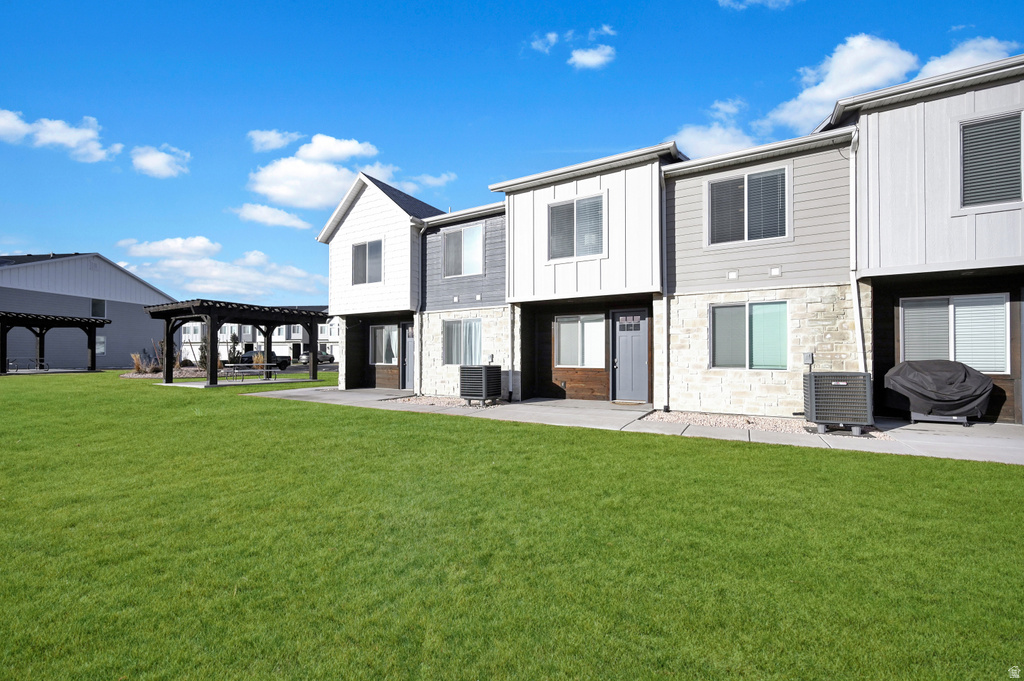 566 N RICHLAND ST Garden City, UT 84028