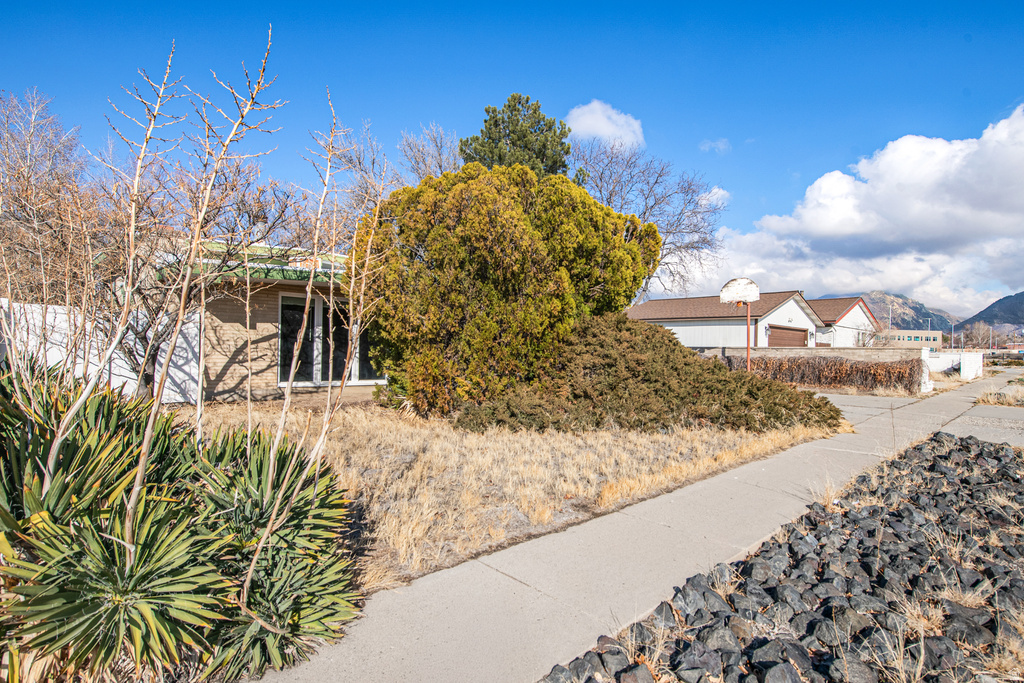 845 E LARKSPUR DR Sandy, UT 84094