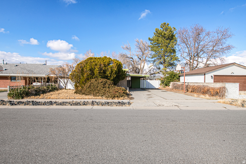 845 E LARKSPUR DR Sandy, UT 84094