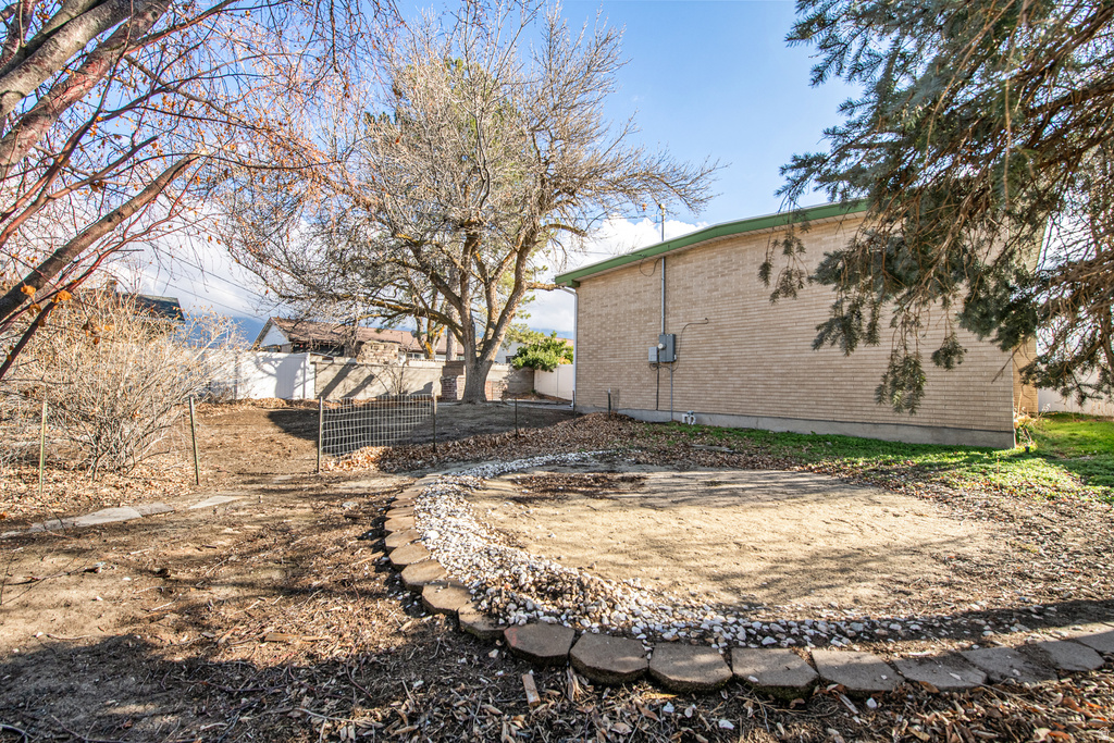 845 E LARKSPUR DR Sandy, UT 84094