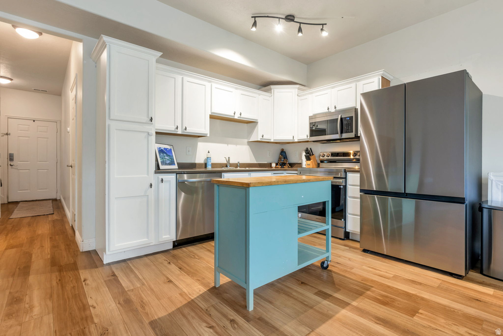 6687 S PINES POINT WAY West Jordan, UT 84084