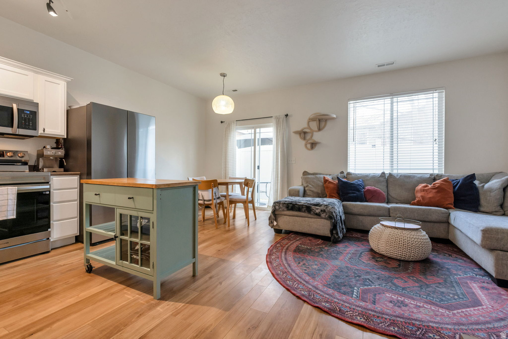 6687 S PINES POINT WAY West Jordan, UT 84084