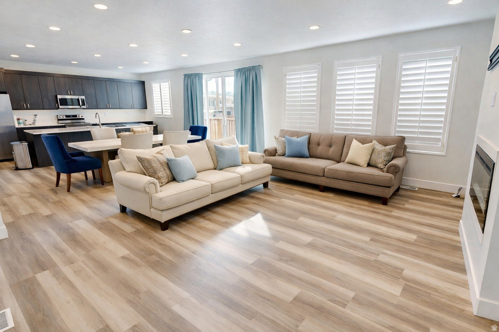 3892 S TREASURE ISLE RD West Valley City, UT 84119