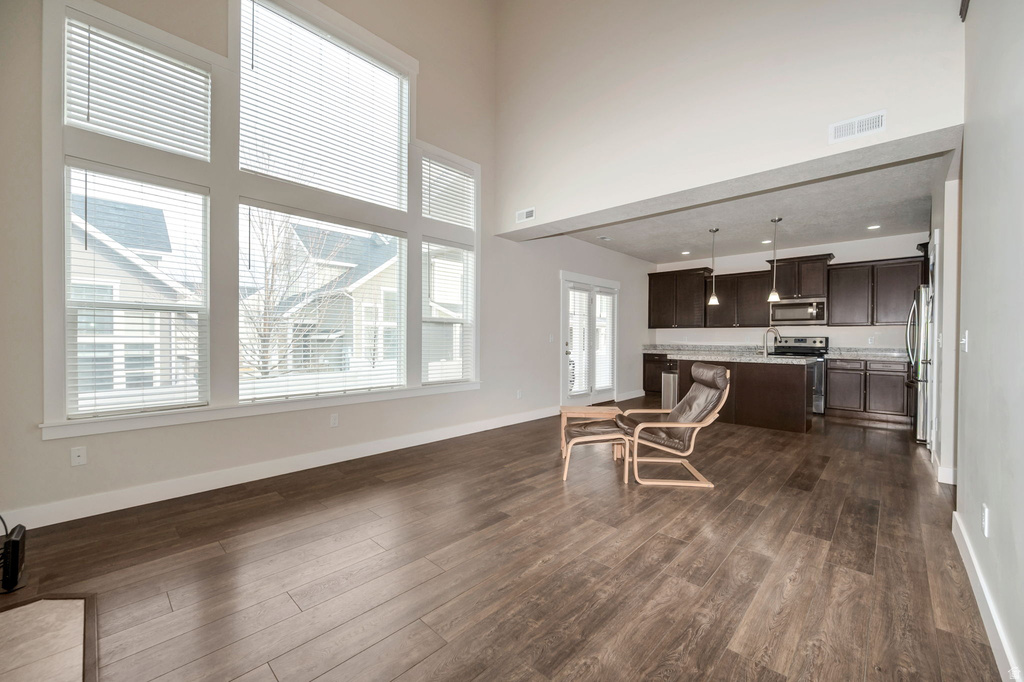 393 E CORRAL CREEK DR Midvale, UT 84047