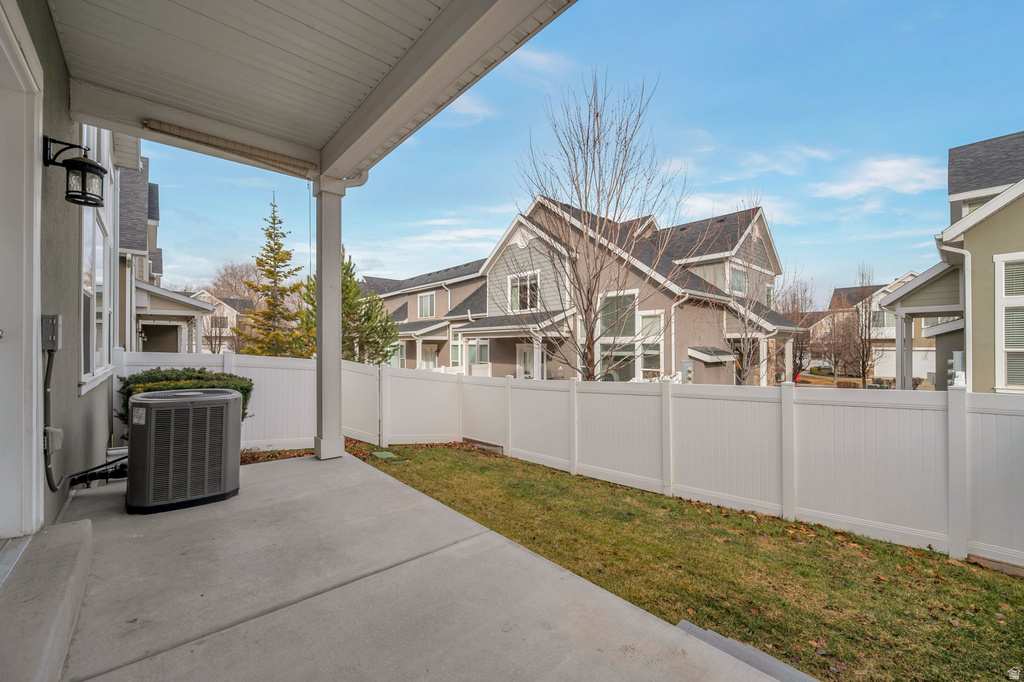 393 E CORRAL CREEK DR Midvale, UT 84047