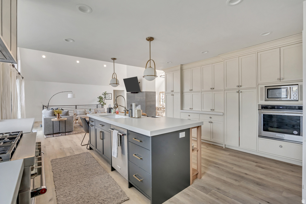 1891 RICHARD RD Sandy, UT 84093