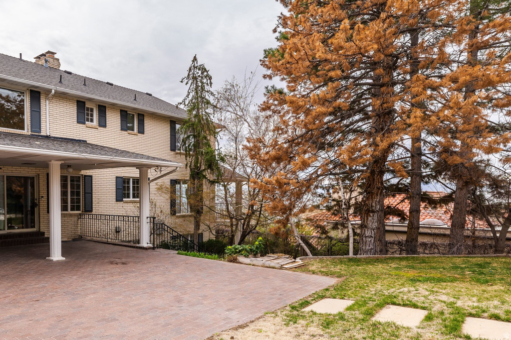 325 N FEDERAL HEIGHTS CIR Salt Lake City, UT 84103