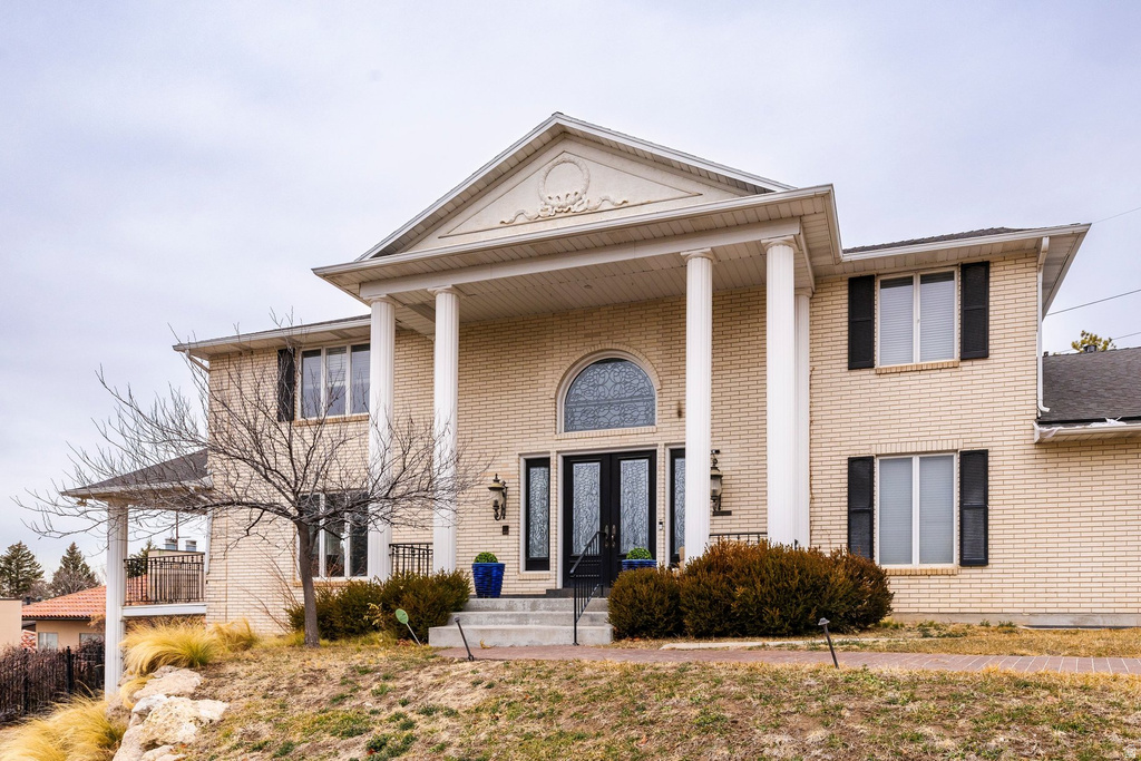 325 N FEDERAL HEIGHTS CIR Salt Lake City, UT 84103