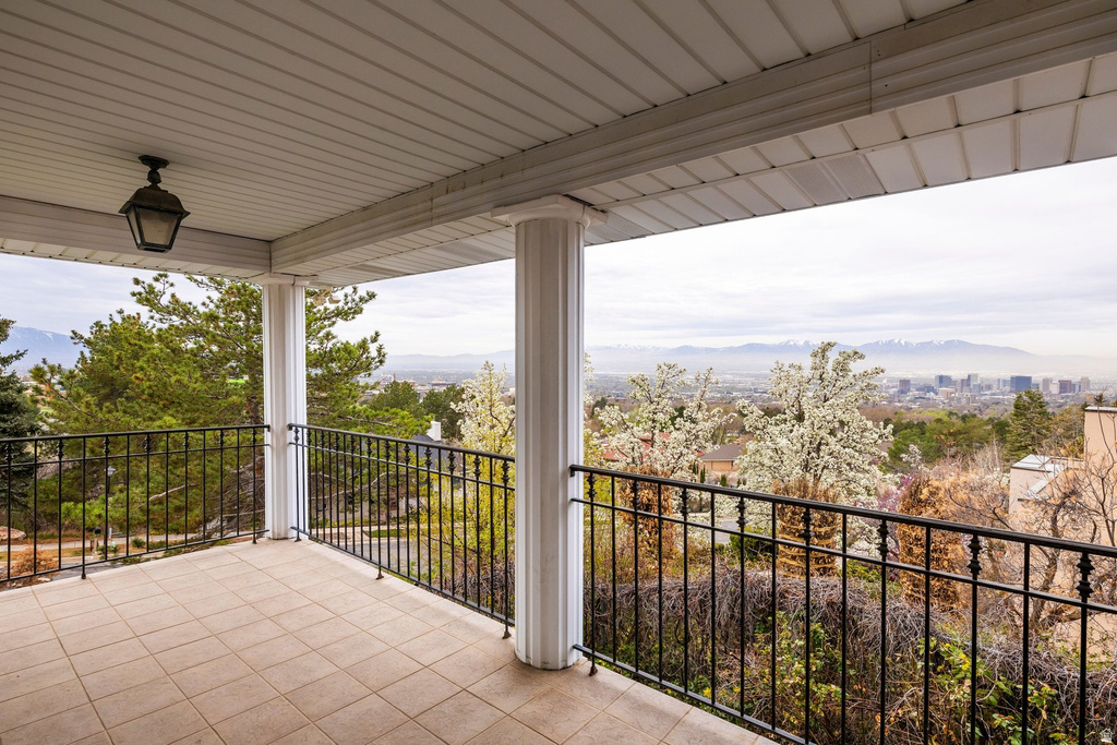 325 N FEDERAL HEIGHTS CIR Salt Lake City, UT 84103